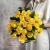 Букет из 25 лимонных роз с рускусом (40 см) в Королеве Букет из 25 лимонных роз с рускусом (40 см) в Королеве