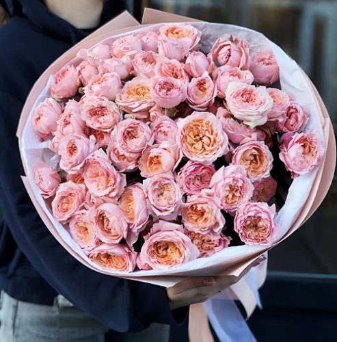 Букет "Нежный сон" из 15 пионовидных кустовых роз Джульетта в Королеве