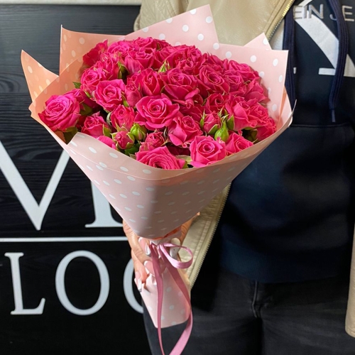 Букет из 15 кустовых малиновых роз в Королеве