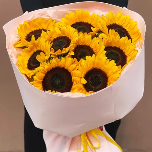 Букет "Солнечный рассвет" из 9 подсолнухов в Королеве