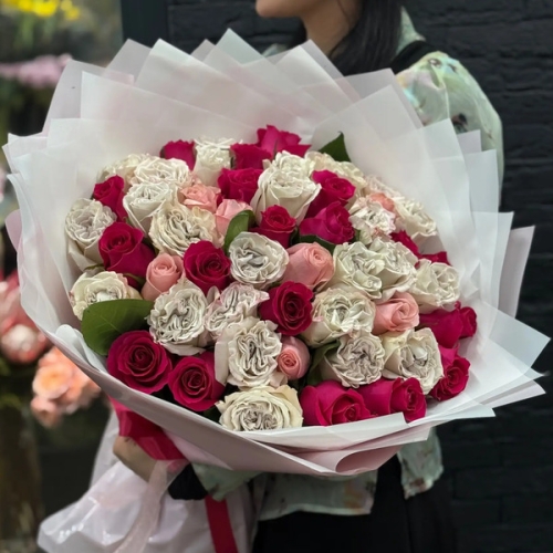 Микс из 51 Эквадорской розы "Малиновый лед" в Королеве