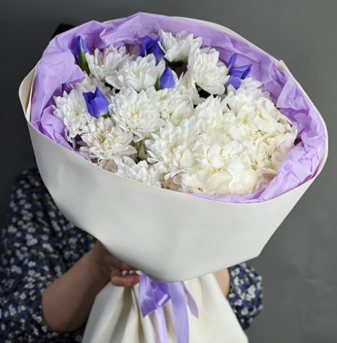 Букет "Грация" из ирисов, гортензии и кустовых хризантем в Королеве