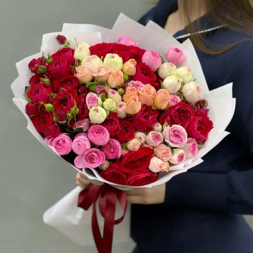 Букет из 15 разноцветных веток кустовых роз в Королеве