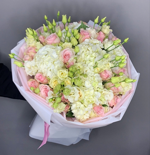Букет "София" из гортензий, эустом и роз в Королеве