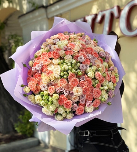 Букет из 101 кустовой розы микс в Королеве